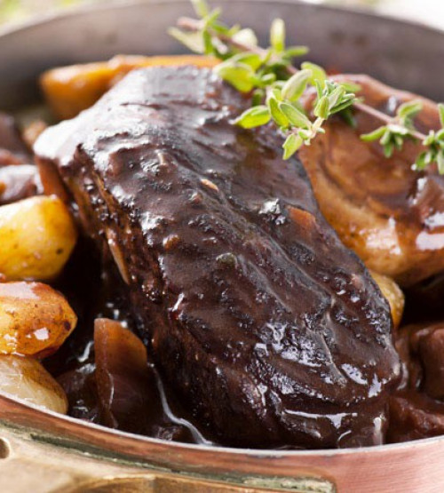 Plat de viande en sauce